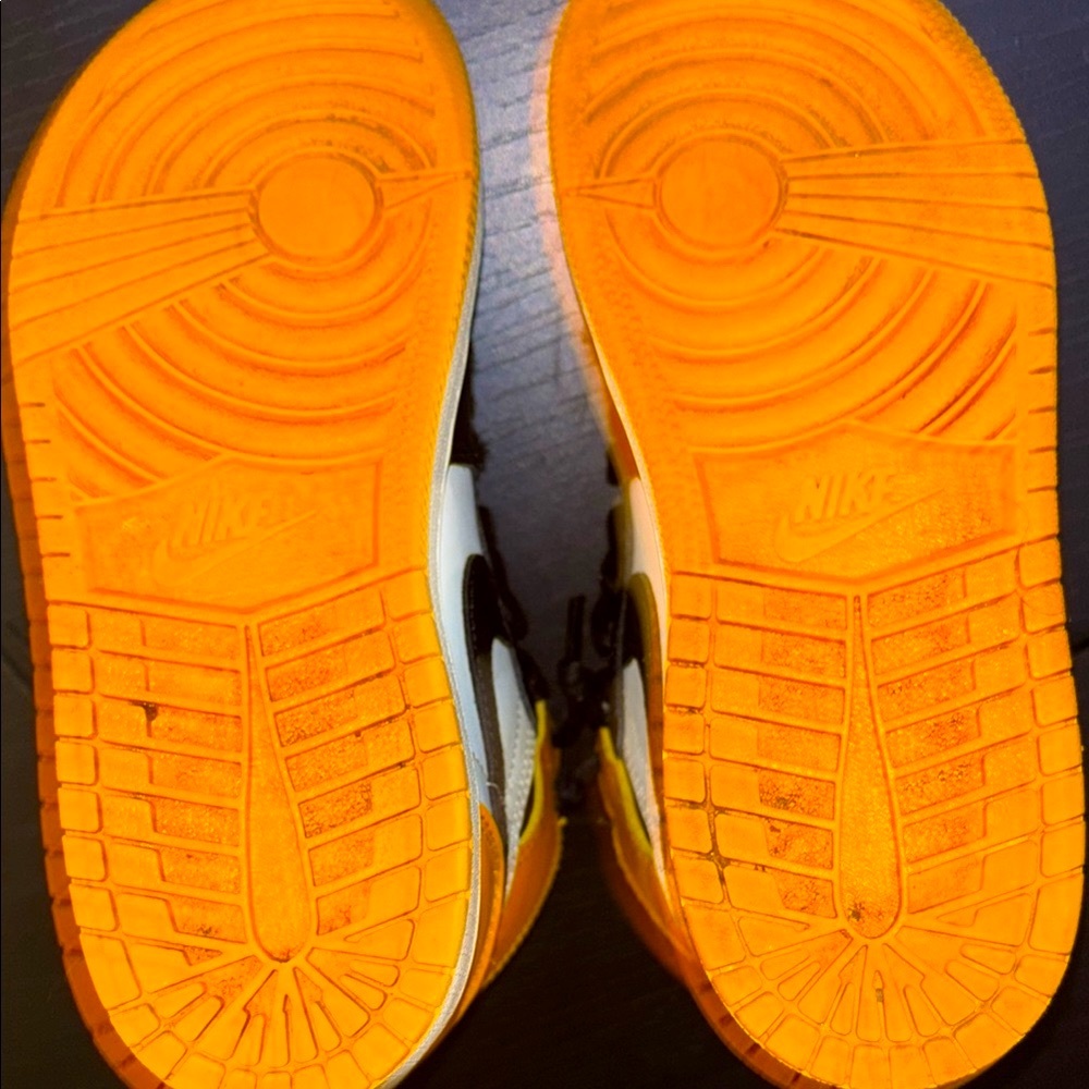 Kids Jordan 1 Retro High OG Taxi (PS) Size 2 - Picture 7 of 9